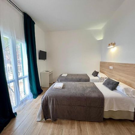 Hostal Oasis Dor Cala D´Or Eksteriør billede