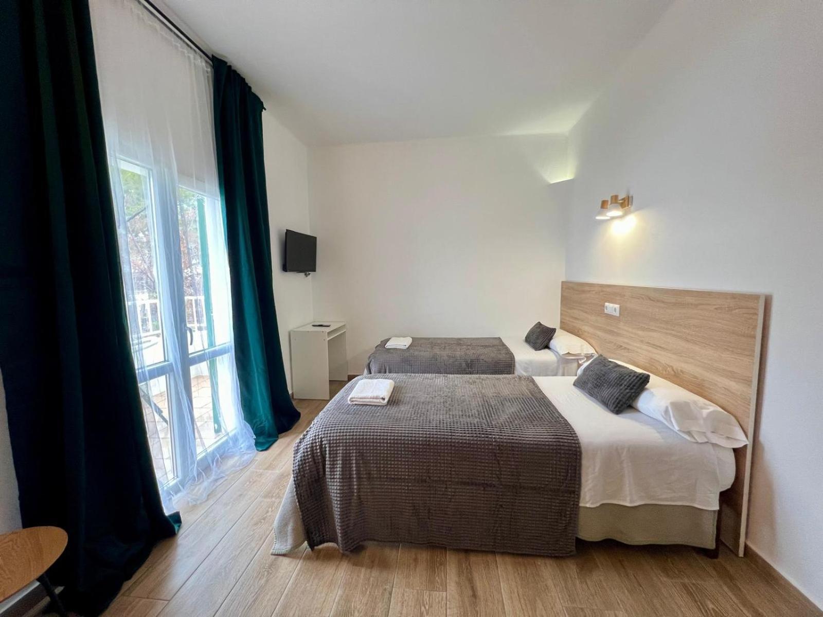 Hostal Oasis Dor Cala D´Or Eksteriør billede